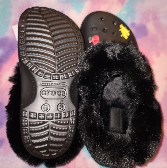 Crocs - Picture 8 of 17